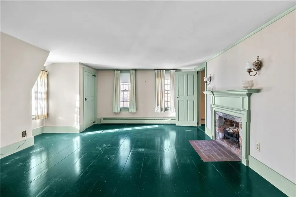 237 Commonwealth Avenue Warwick RI 02886