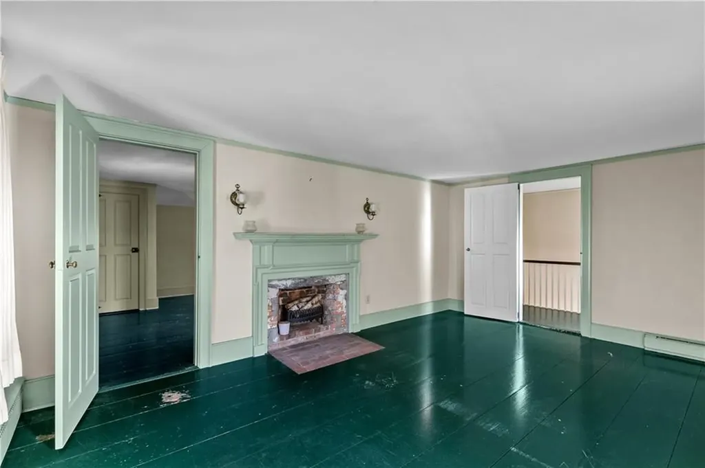 237 Commonwealth Avenue Warwick RI 02886