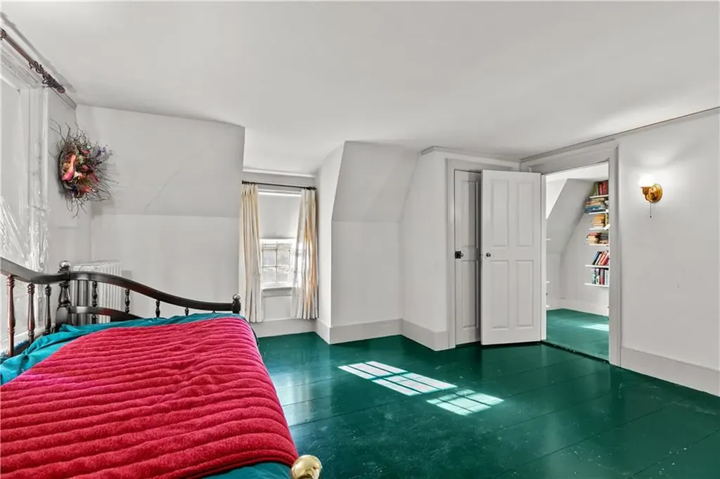 237 Commonwealth Avenue Warwick RI 02886