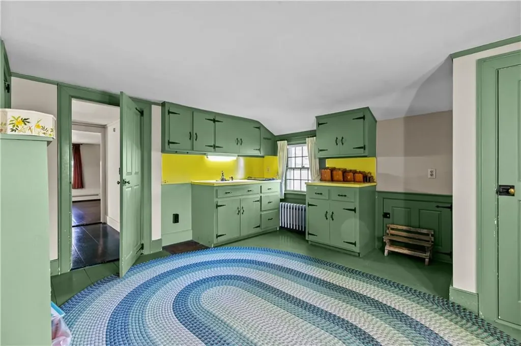 237 Commonwealth Avenue Warwick RI 02886