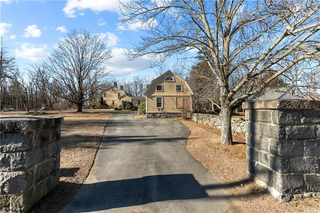 237 Commonwealth Avenue Warwick RI 02886