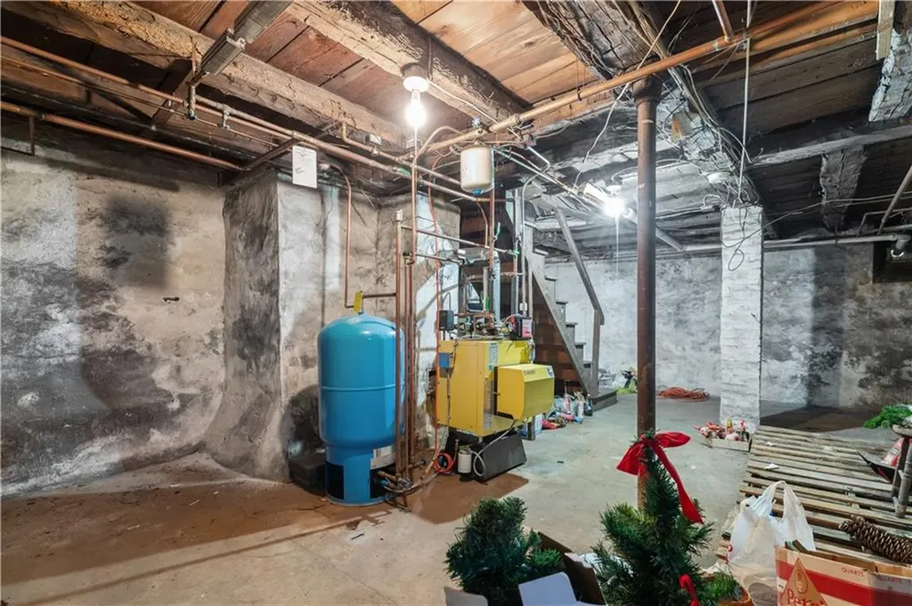 237 Commonwealth Avenue Warwick RI 02886