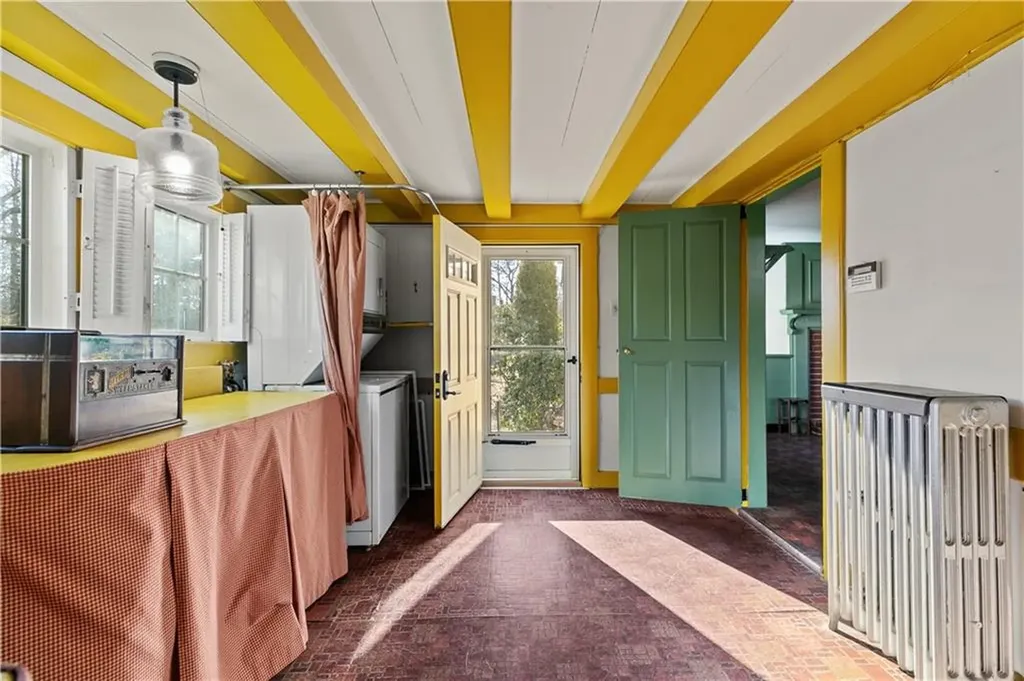 237 Commonwealth Avenue Warwick RI 02886