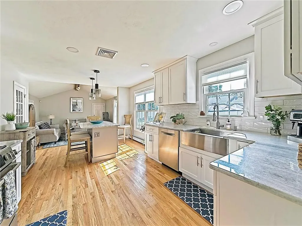 15 Lilac Circle Cranston RI 02920