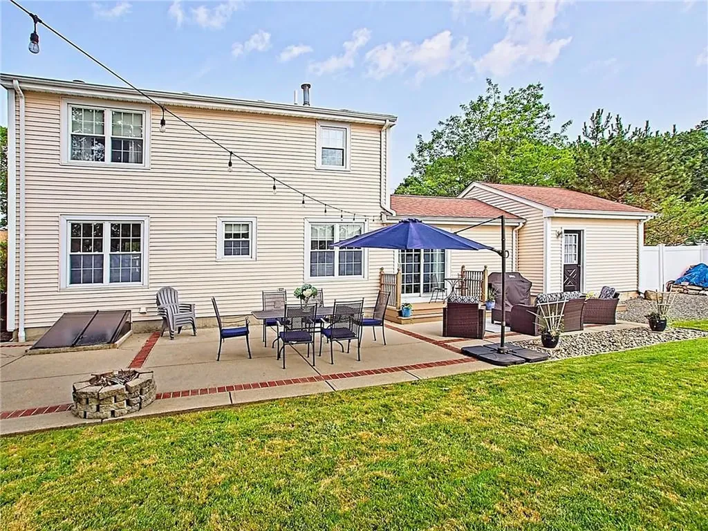 15 Lilac Circle Cranston RI 02920