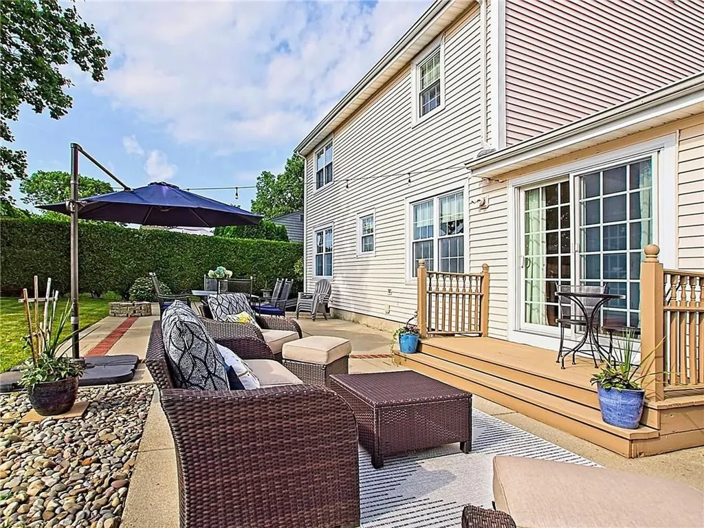 15 Lilac Circle Cranston RI 02920