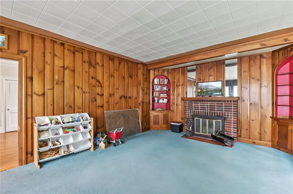 107 Meadow Road Woonsocket RI 02895