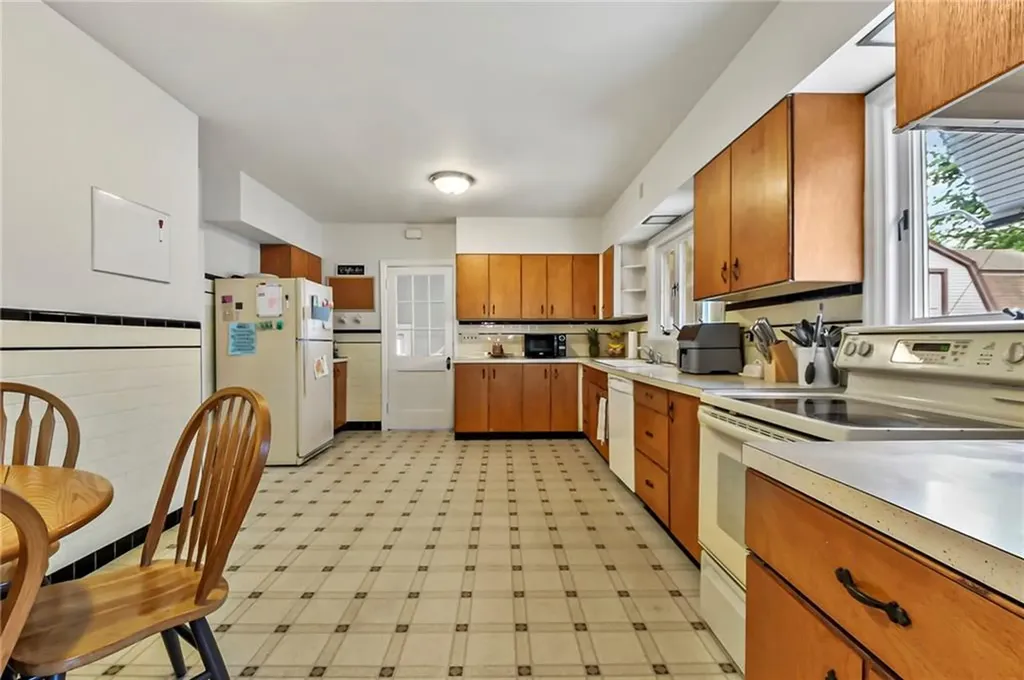 107 Meadow Road Woonsocket RI 02895