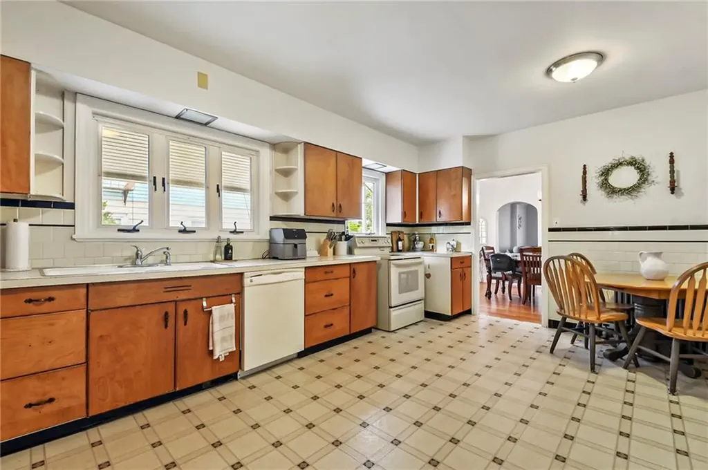 107 Meadow Road Woonsocket RI 02895
