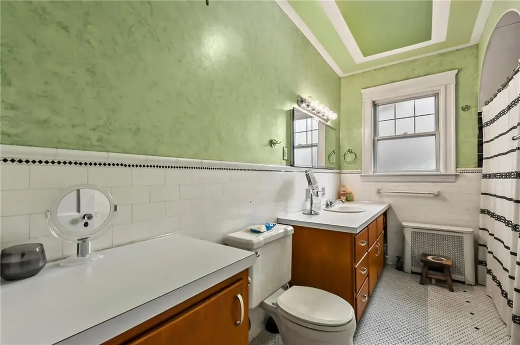 107 Meadow Road Woonsocket RI 02895