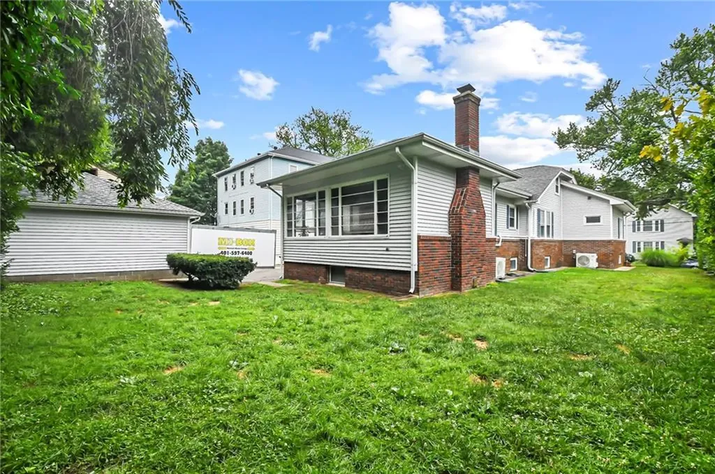 107 Meadow Road Woonsocket RI 02895