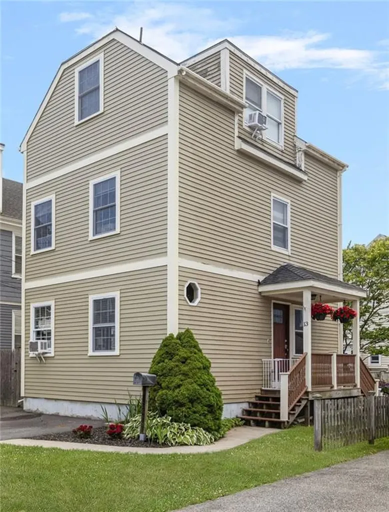 13 Vaughan Avenue Newport RI 02840