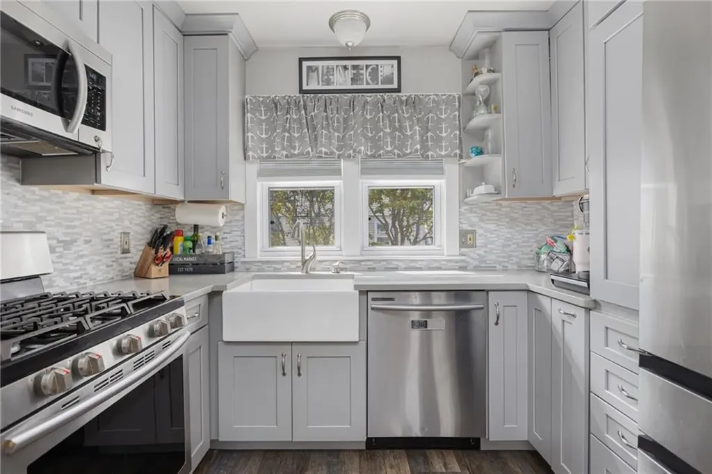 13 Vaughan Avenue Newport RI 02840