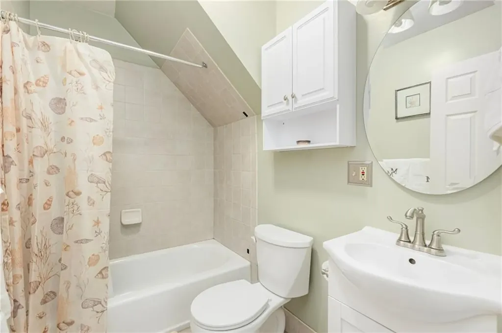 13 Vaughan Avenue Newport RI 02840
