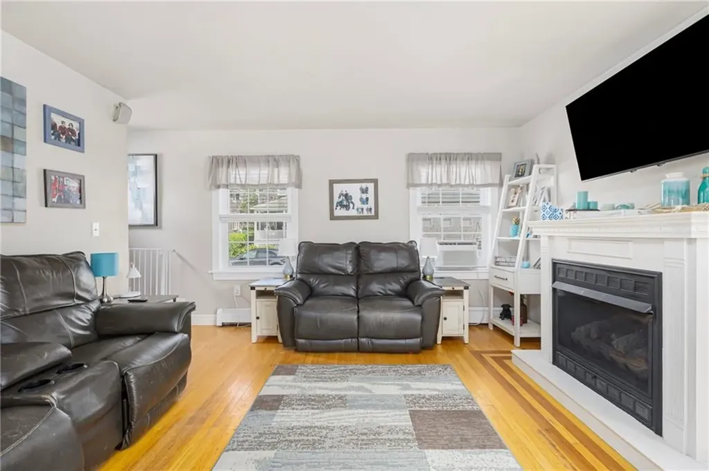 13 Vaughan Avenue Newport RI 02840