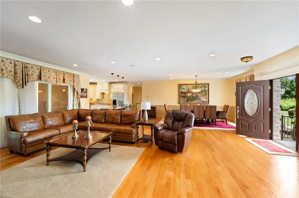 7 Sanctuary Drive Cranston RI 02921