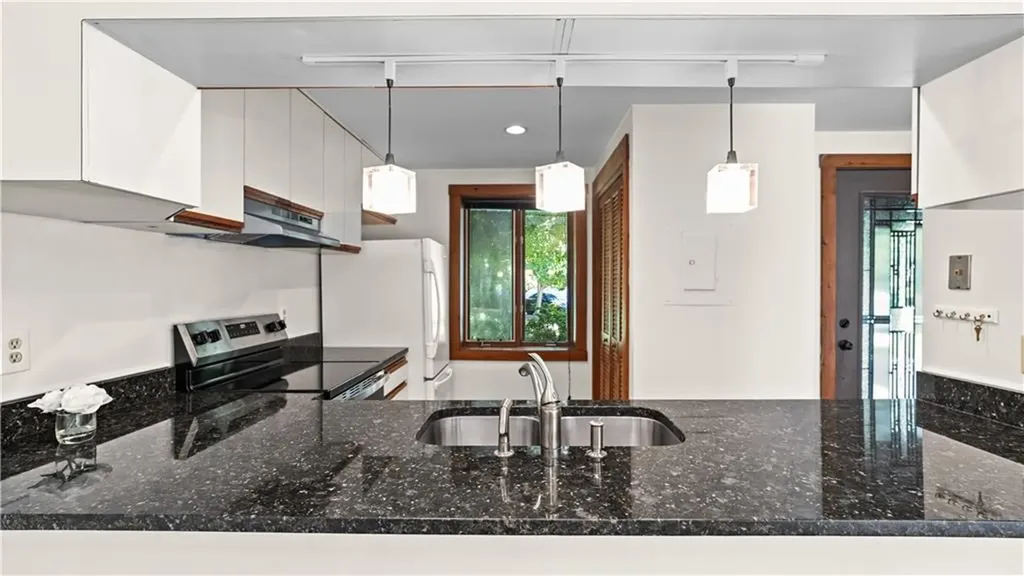 78 B Independence Court Portsmouth RI 02871