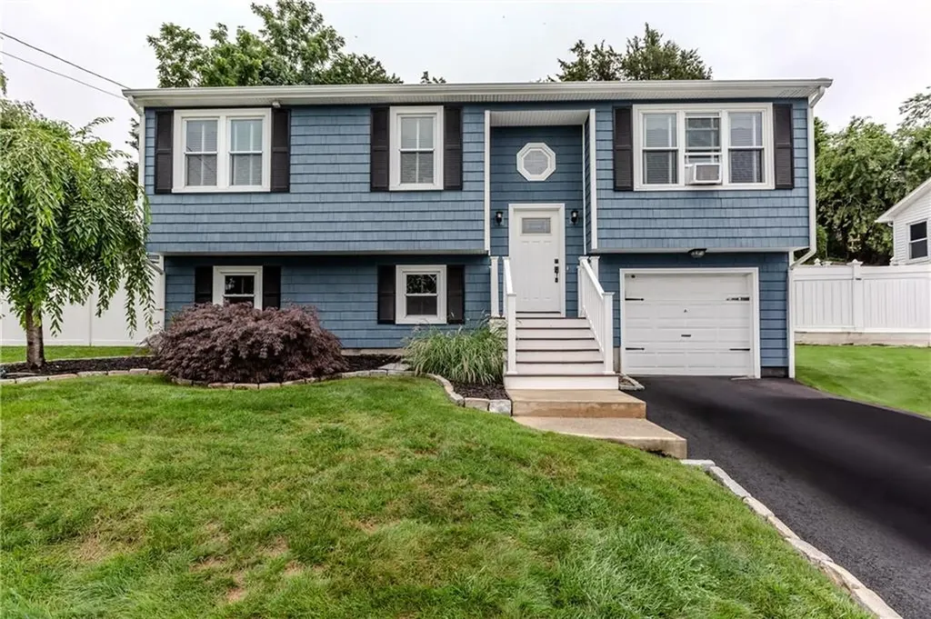 10 Pembroke Drive Johnston RI 02919