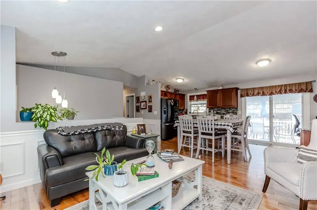 10 Pembroke Drive Johnston RI 02919
