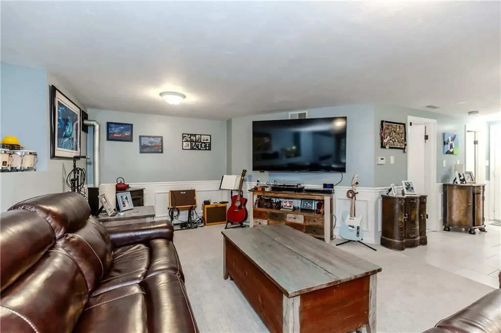 10 Pembroke Drive Johnston RI 02919