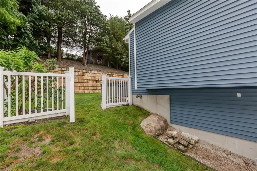 10 Pembroke Drive Johnston RI 02919
