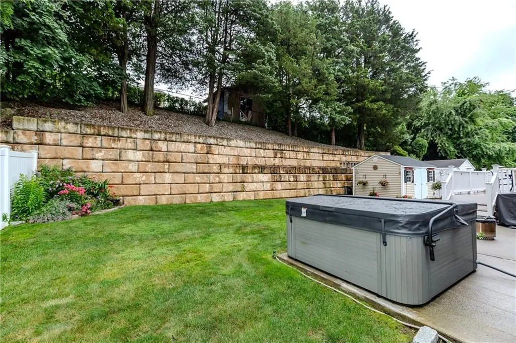 10 Pembroke Drive Johnston RI 02919