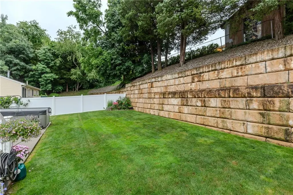 10 Pembroke Drive Johnston RI 02919