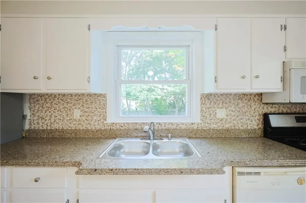 83 Vincent Avenue North Providence RI 02904