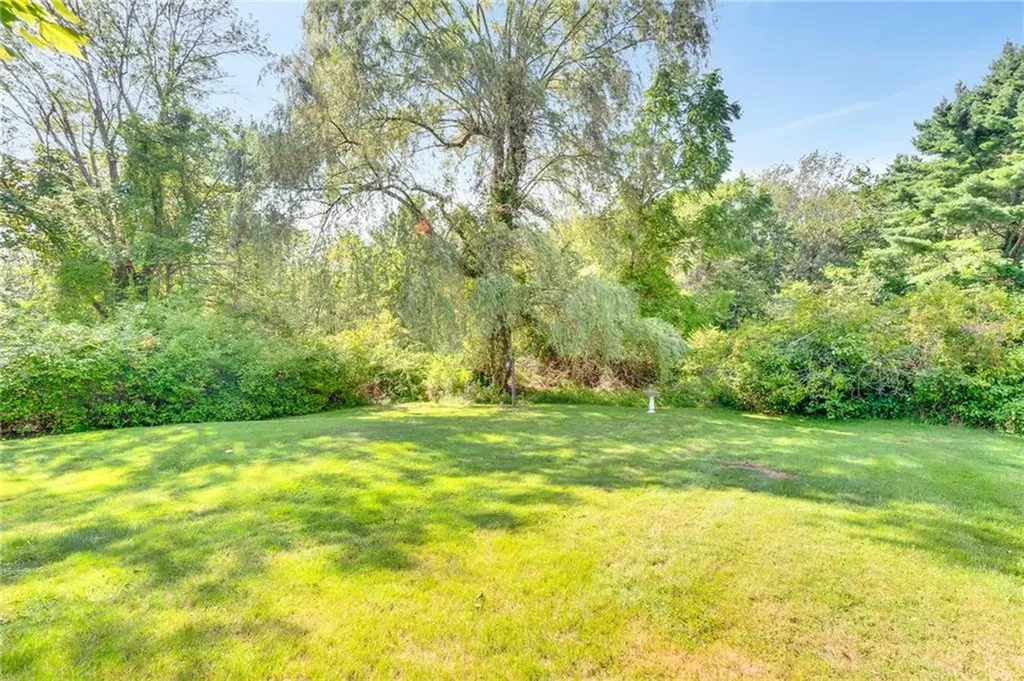24 Schoolhouse Road Warren RI 02885