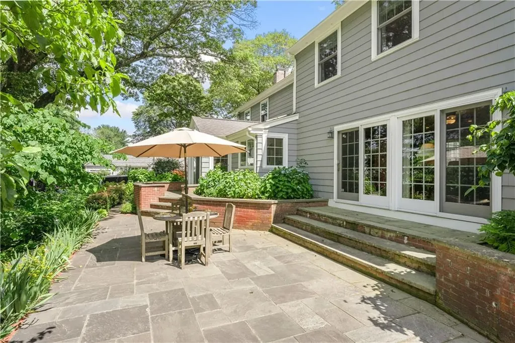 237 Highland Avenue Warwick RI 02886