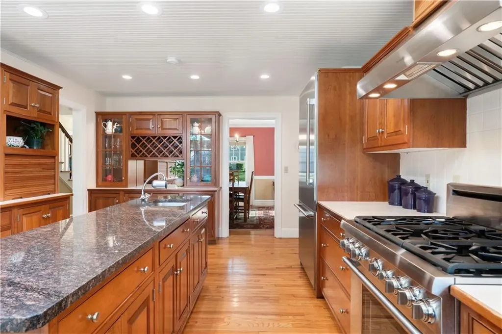 237 Highland Avenue Warwick RI 02886