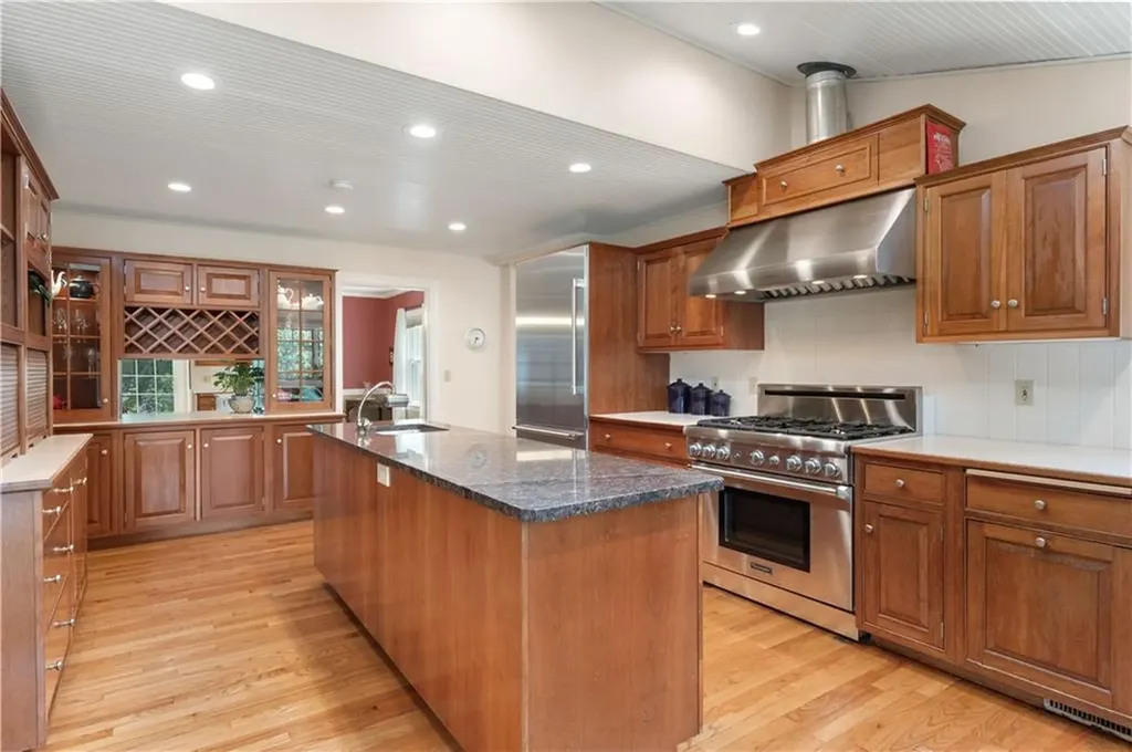 237 Highland Avenue Warwick RI 02886