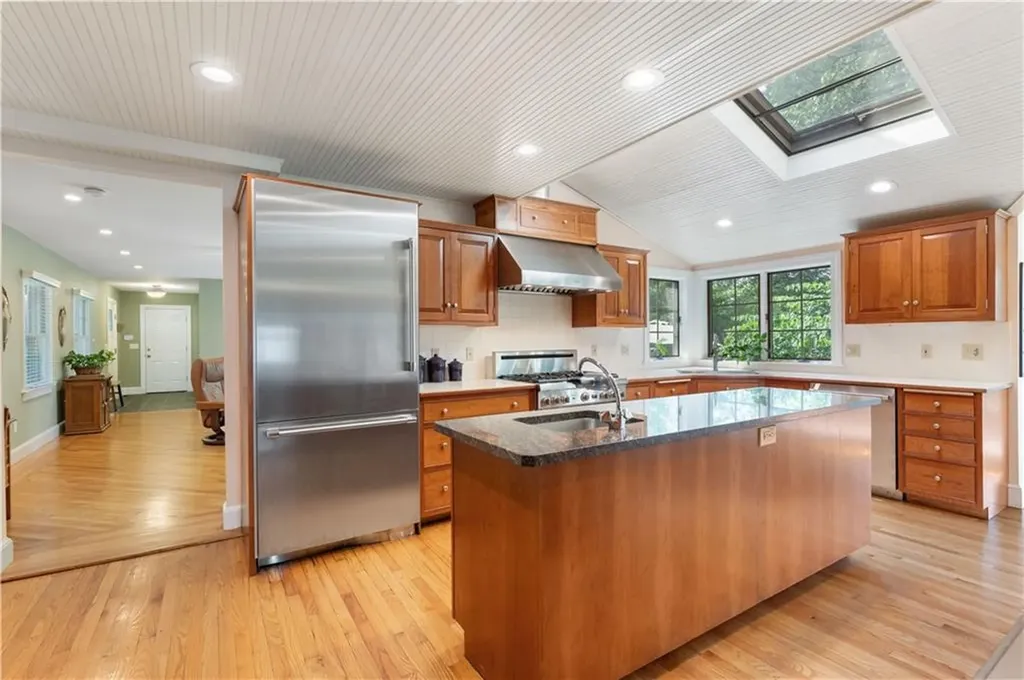 237 Highland Avenue Warwick RI 02886