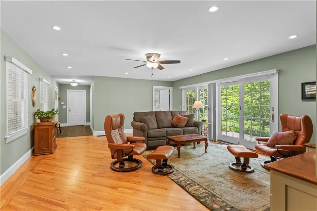 237 Highland Avenue Warwick RI 02886