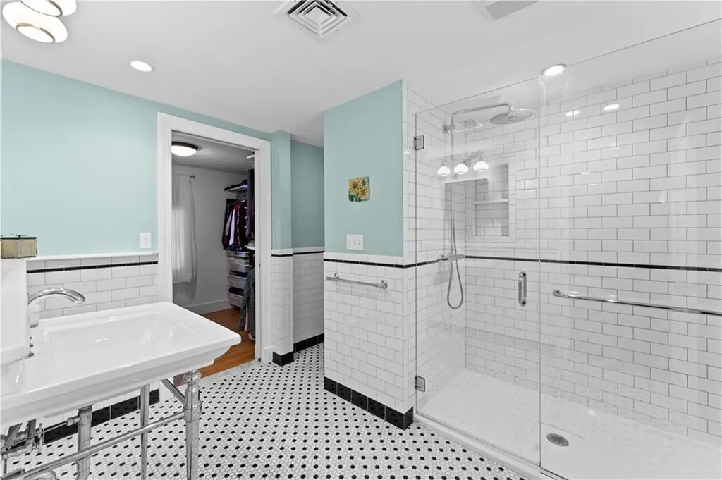 237 Highland Avenue Warwick RI 02886