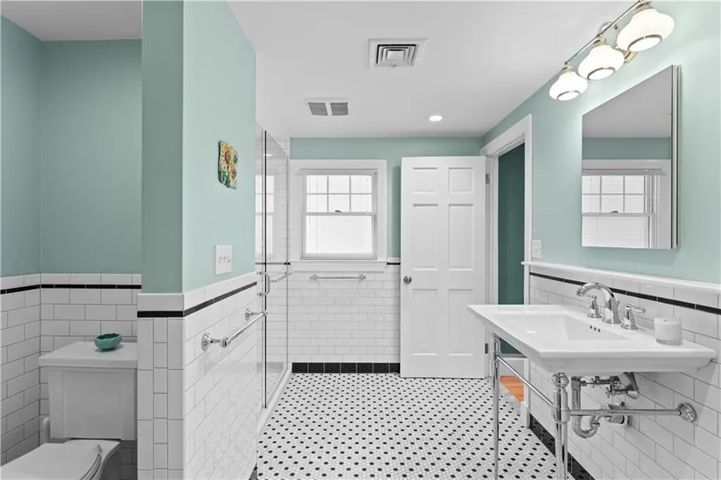 237 Highland Avenue Warwick RI 02886