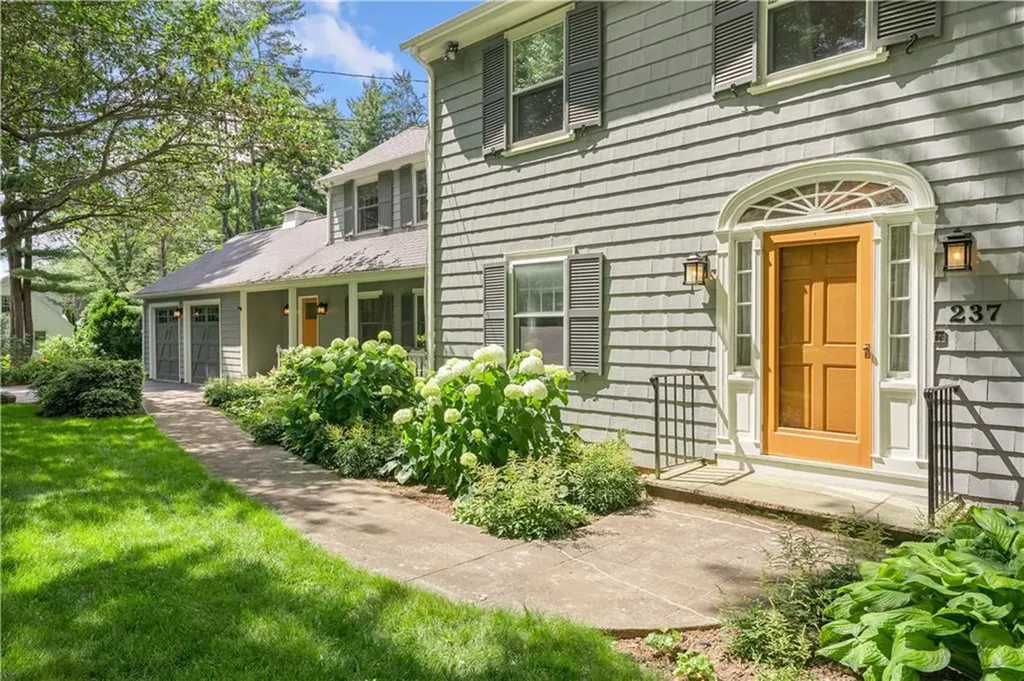 237 Highland Avenue Warwick RI 02886