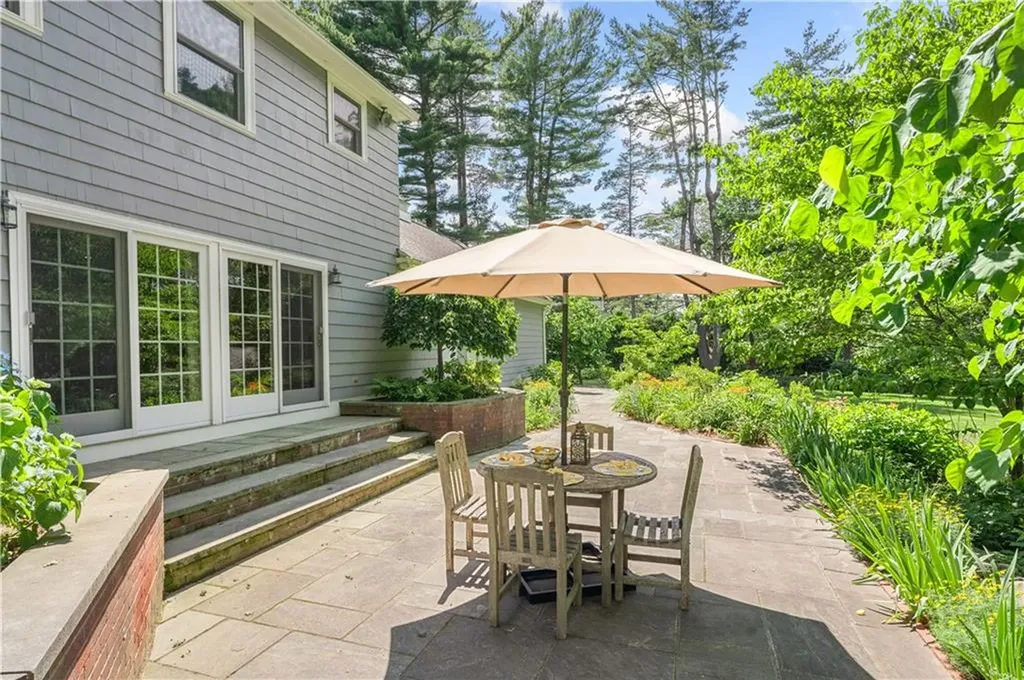 237 Highland Avenue Warwick RI 02886