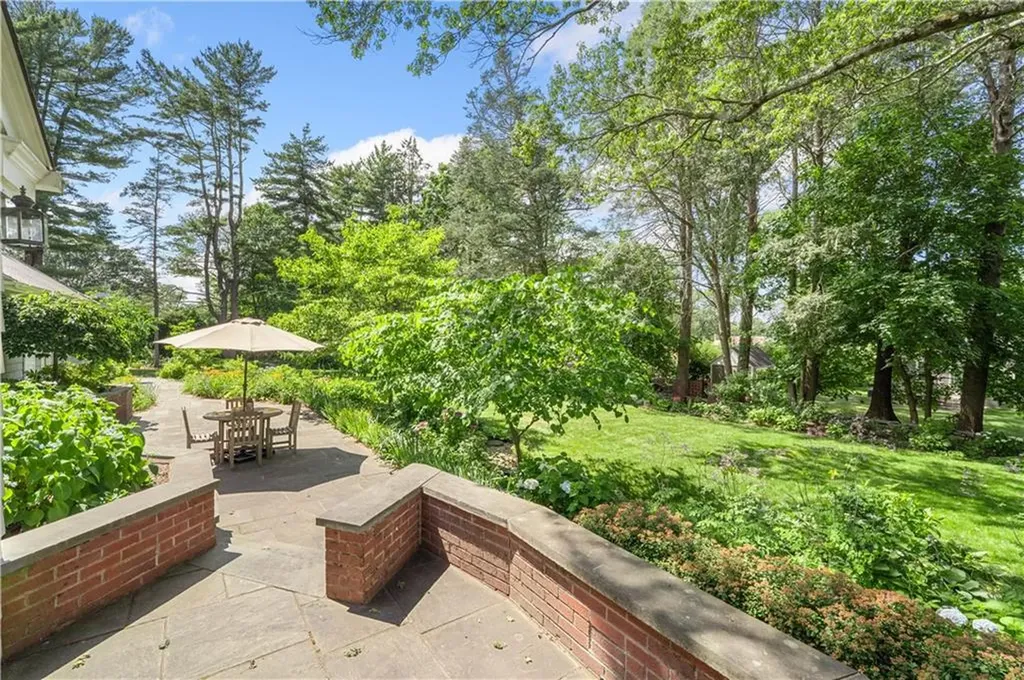237 Highland Avenue Warwick RI 02886