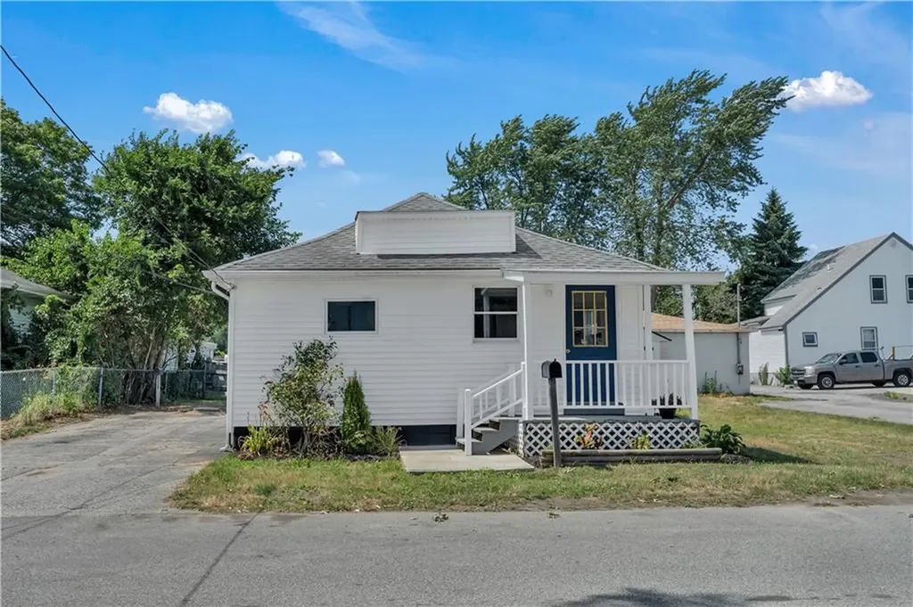 15 17 Maplewood Avenue Warwick RI 02889
