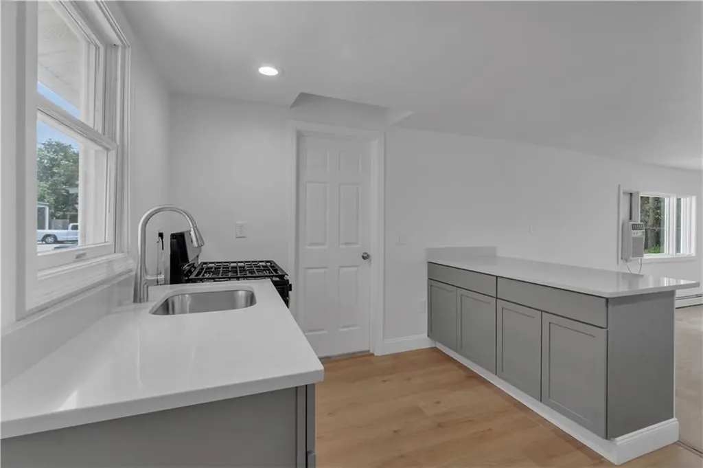 15 17 Maplewood Avenue Warwick RI 02889