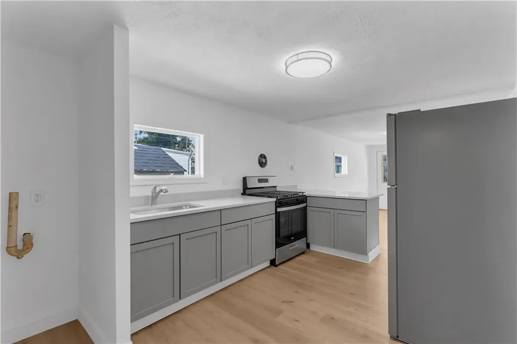 15 17 Maplewood Avenue Warwick RI 02889