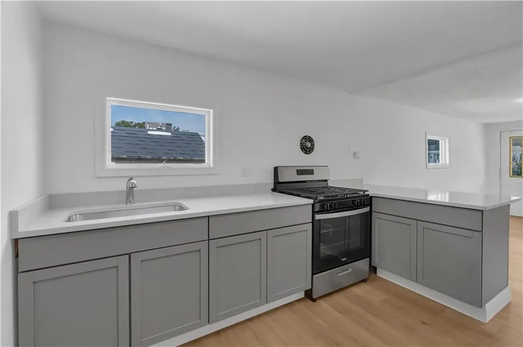 15 17 Maplewood Avenue Warwick RI 02889