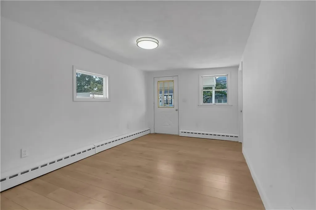15 17 Maplewood Avenue Warwick RI 02889