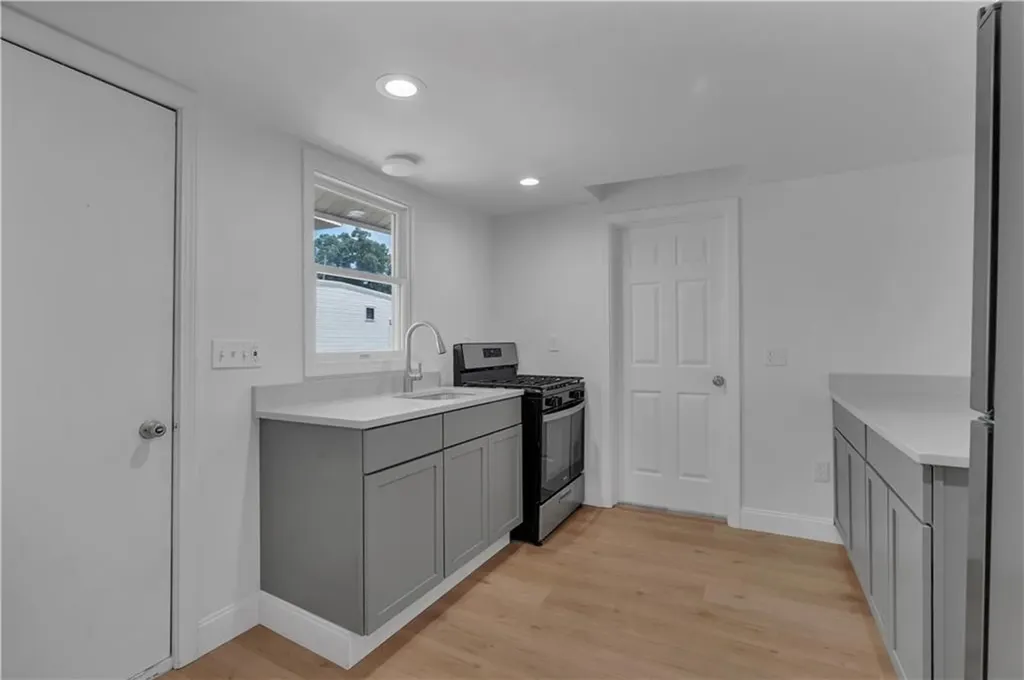 15 17 Maplewood Avenue Warwick RI 02889