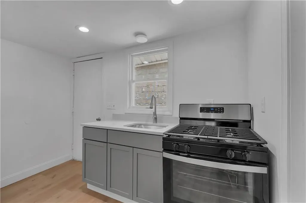 15 17 Maplewood Avenue Warwick RI 02889