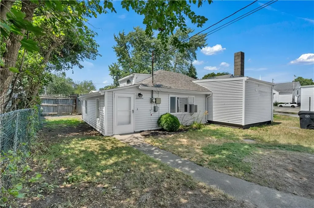 15 17 Maplewood Avenue Warwick RI 02889
