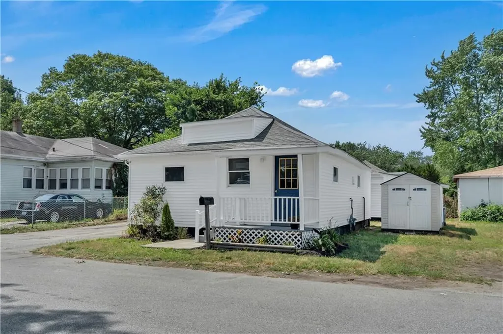 15 17 Maplewood Avenue Warwick RI 02889