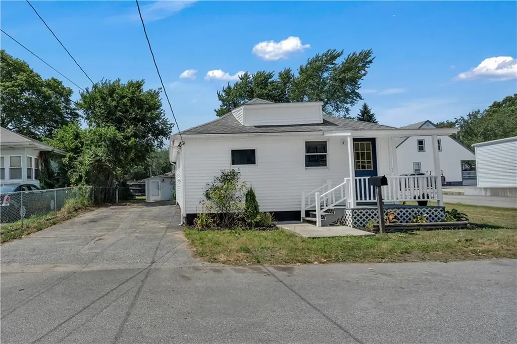 15 17 Maplewood Avenue Warwick RI 02889