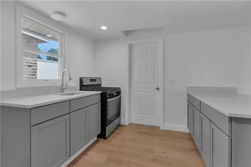 15 17 Maplewood Avenue Warwick RI 02889